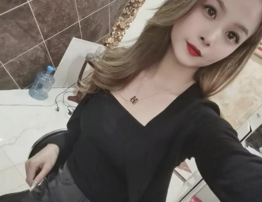 身材不错又很配合的小姐姐